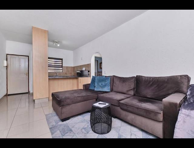 1 BEDROOM APARTMENT FOR SALE IN LONEHILL